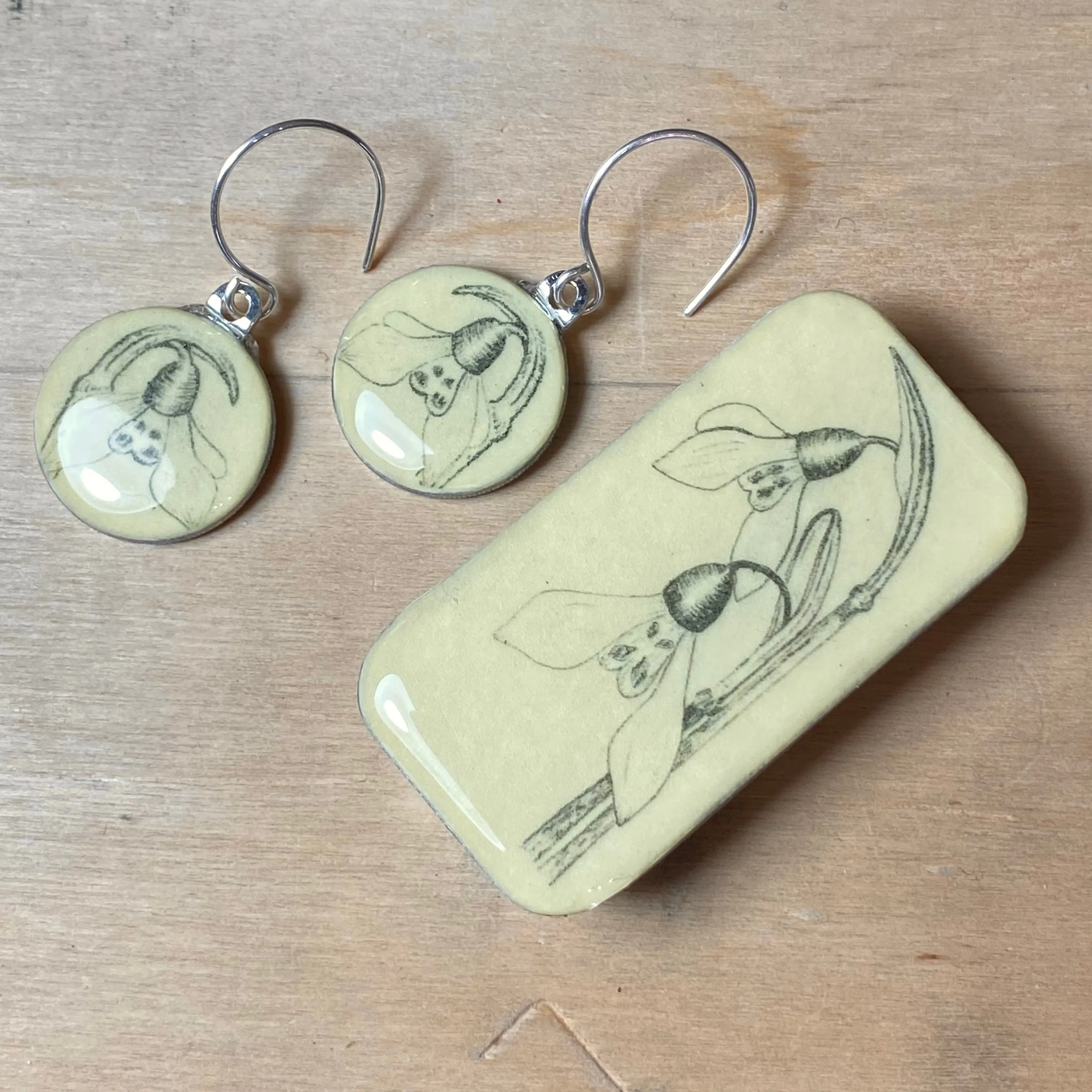 Cottage Garden Sixpence Earrings and Teeny Tiny Tin - Snowdrop