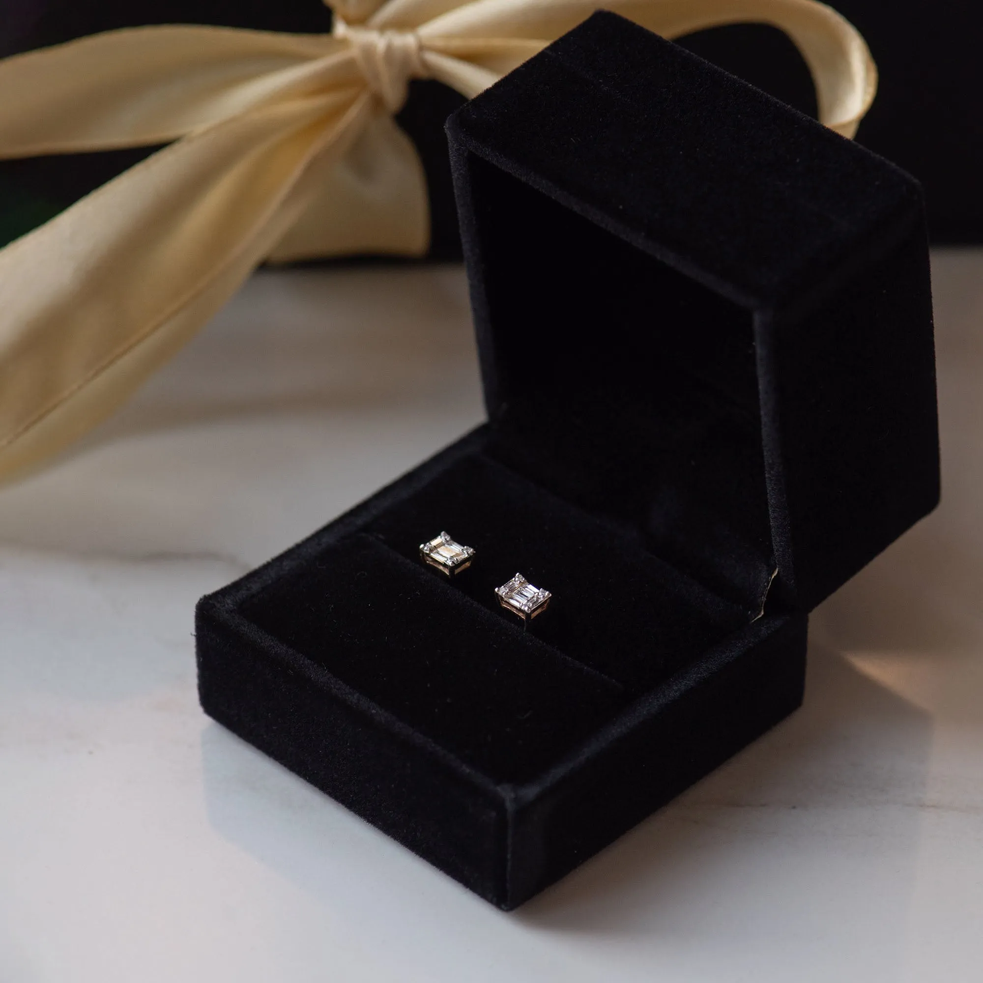 De la Paix Maxime 14 karat gold stud ear studs with diamond 0.19 carat
