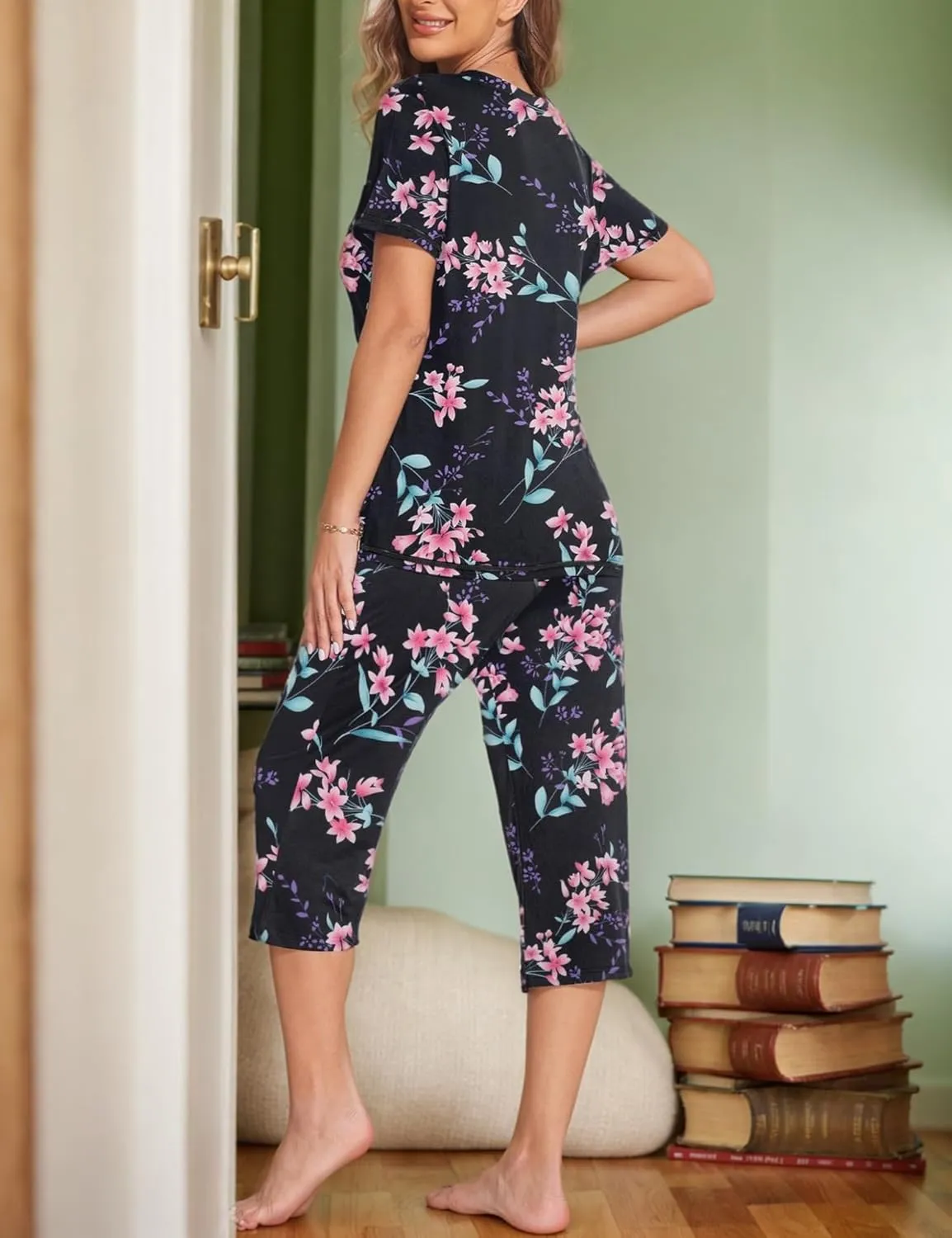Ekouaer 2 Pack Women's Pajama Sets Short Sleeve Two-Piece Pjs V Neck Tops & Capri Pants Printed Lounge Sets S-3XL
