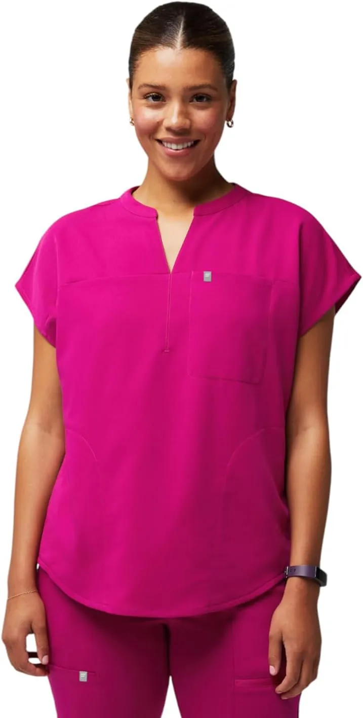 Fabletics Women's Evolve 3-Pocket Scrub Top with an Oversized Fit - MotionTech, 4-Way Stretch, Wrinkle-Resist, Anti-Shrink