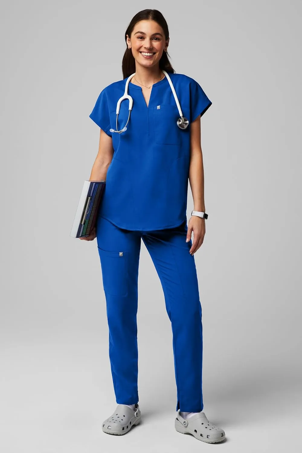 Fabletics Women's Evolve 3-Pocket Scrub Top with an Oversized Fit - MotionTech, 4-Way Stretch, Wrinkle-Resist, Anti-Shrink